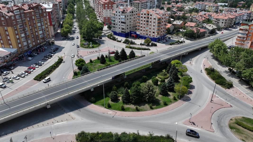 Konya'da Uluyayla ve Altıyol üst geçitleri kaymak gibi oldu 3